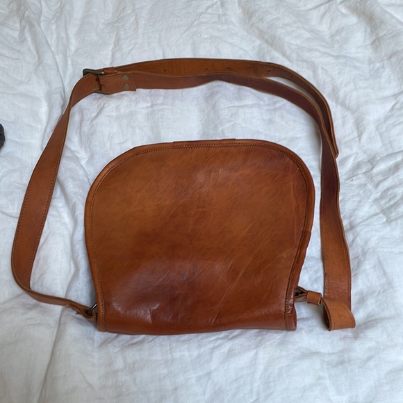 Adjustable leather saddle bag - Picture 3 of 4